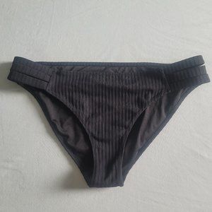 Black Bikini Bottoms ~ Sz Med